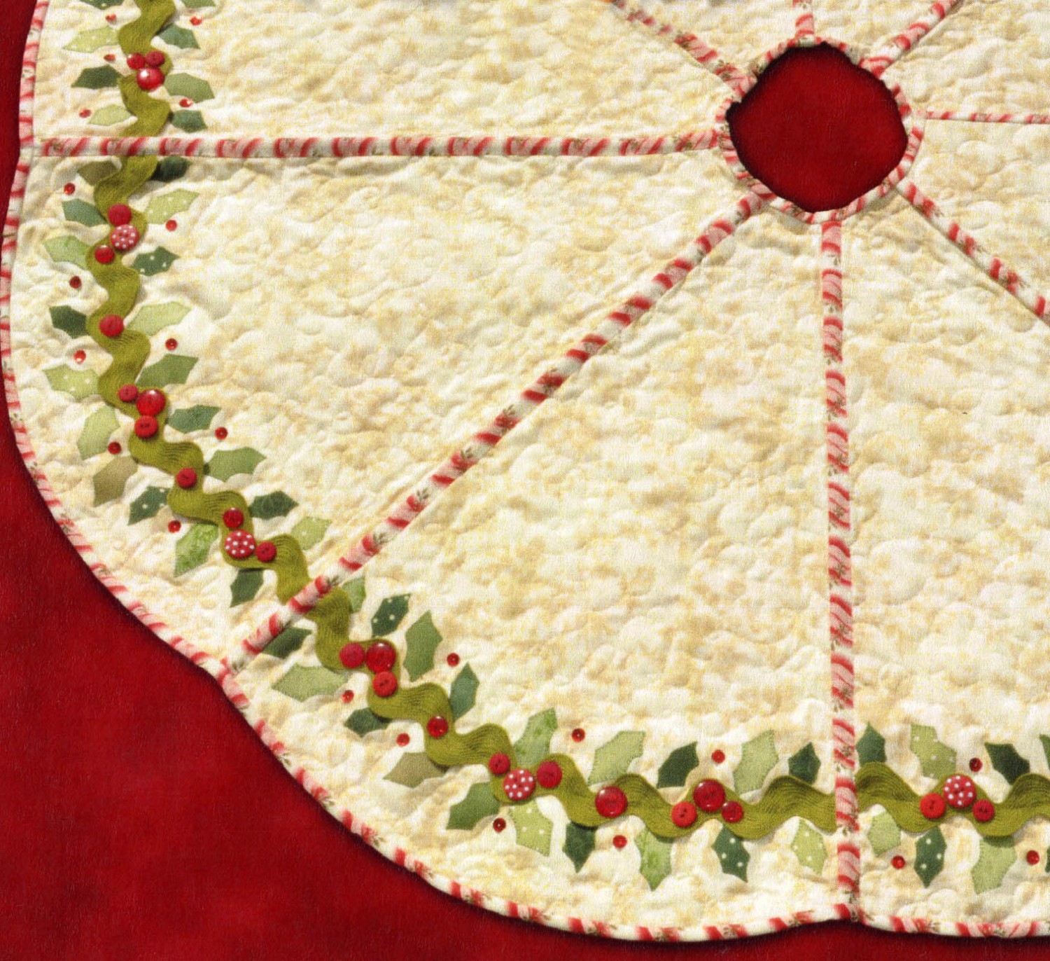 Holly and Berries Tree Skirt Pattern